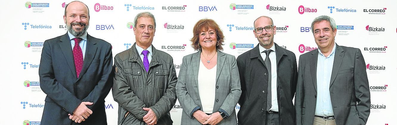 Pablo Santos, Luis Rodríguez Llopis, Carmen Manrique, César del Valle y Julio de Miguel.