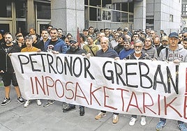 Los trabajadores de Petronor están en huelga indefinida desde el 25 de septiembre
