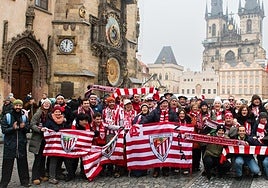 Ni el frío puede con la afición del Athletic en Praga