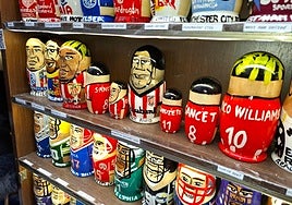 Las matrioscas del Athletic triunfan en Praga: «Tardamos tres o cuatro días en hacerlas. Hemos vendido unas 70»