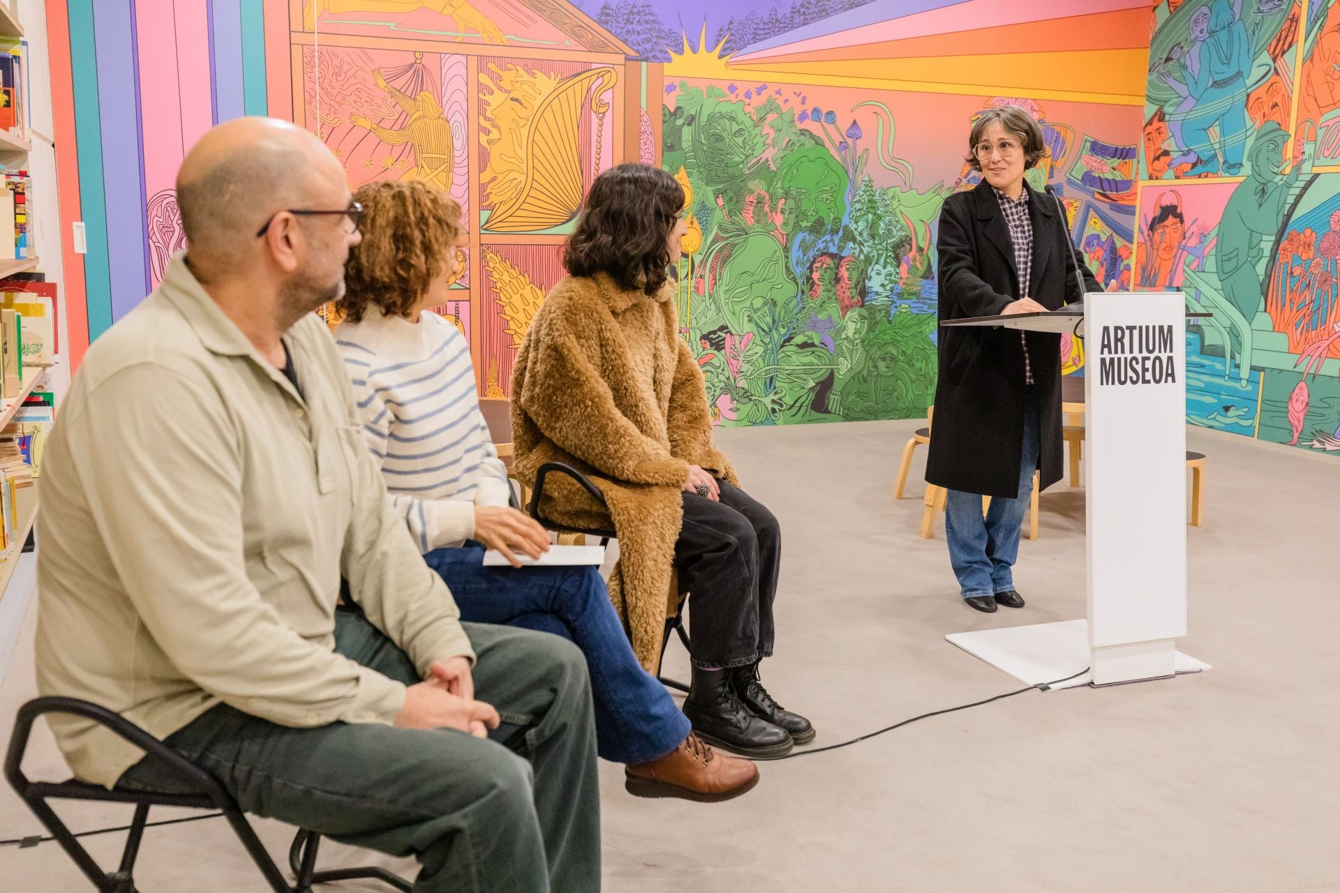 Los detalles del mural de la ilustradora Raisa Álava en Artium