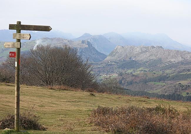 Marcas de senderismo por la comarca.