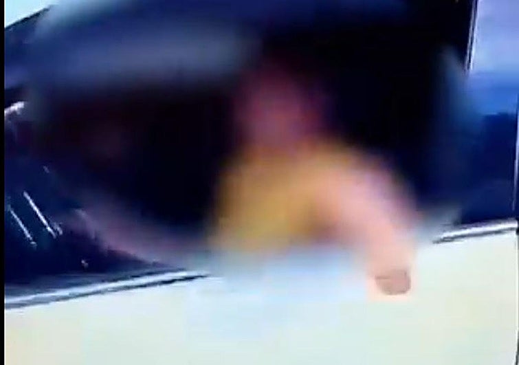 Investigada en Irun por permitir que su hijo de diez años condujera un coche y difundirlo en redes sociales