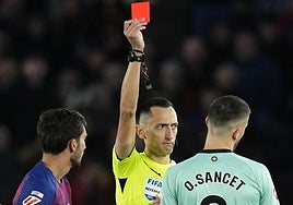 Sancet, sancionado con dos partidos por su expulsión en el Camp Nou