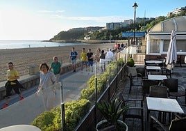 El edificio municipal 'La Terraza' está situado en la playa de Ereaga.