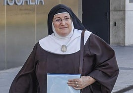 La abadesa sale del juzgado de Burgos en junio de 2024.