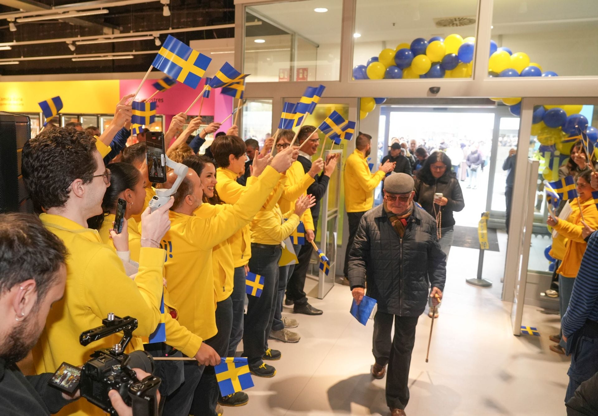 La inauguración de la tienda de Ikea en Vitoria, en imágenes