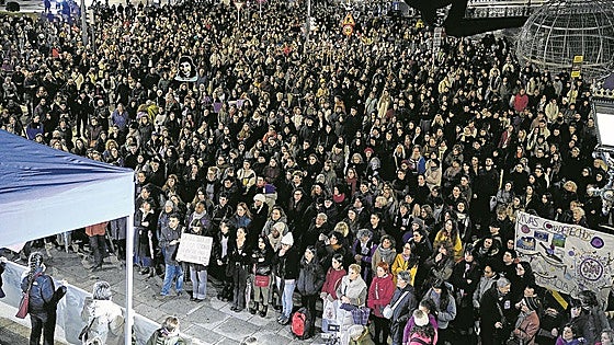 Sorpresa y malestar institucional por el ataque del movimiento feminista en los actos del 25-N