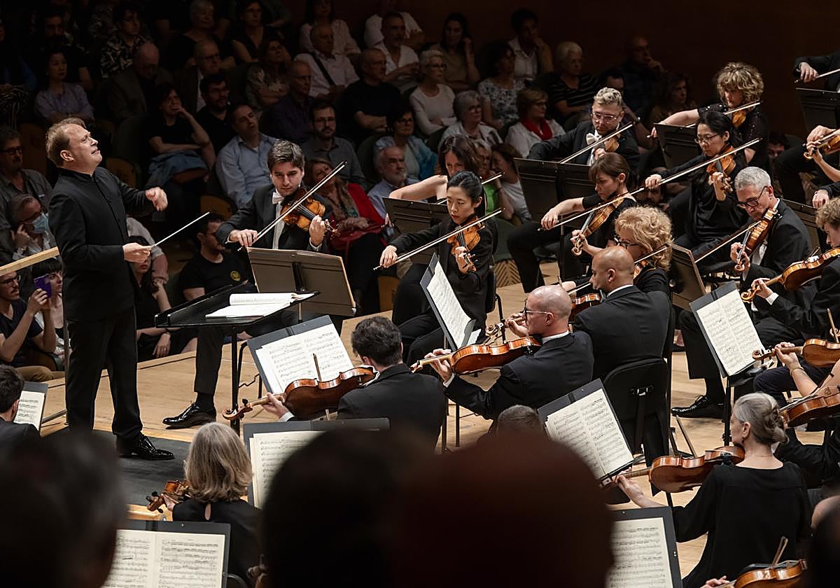 La Orquesta Sinfónica de Barcelona y Cataluña.