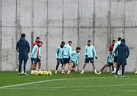 Entrenamiento puerta cerrada Athletic Lezama.