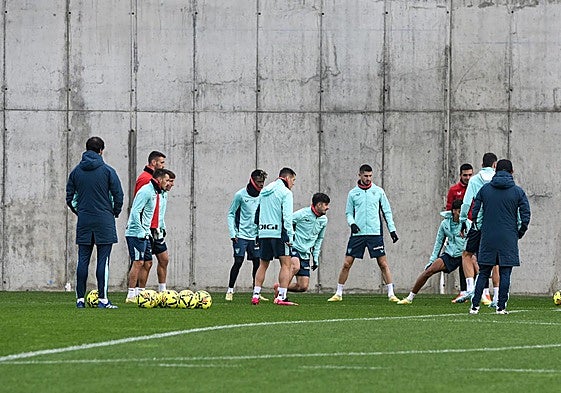 Entrenamiento puerta cerrada Athletic Lezama.