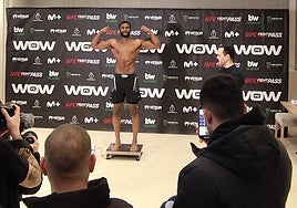 Destiny Osarumwense, durante el acto del pesaje.