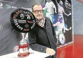 Xavier Cazaubon en el frontón Bizkaia de Bilbao, donde se disputan siete de las nueve finales del campeonato.