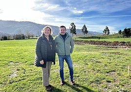 La alcaldesa, Marijose Blanco, junto al concejal de Medio Ambiente, Iker Villalba.