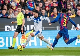 Calebe intenta superar a Balde.