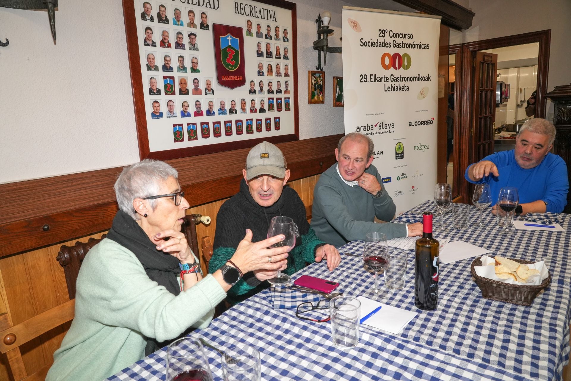 Así fue la cena en Zaldiaran