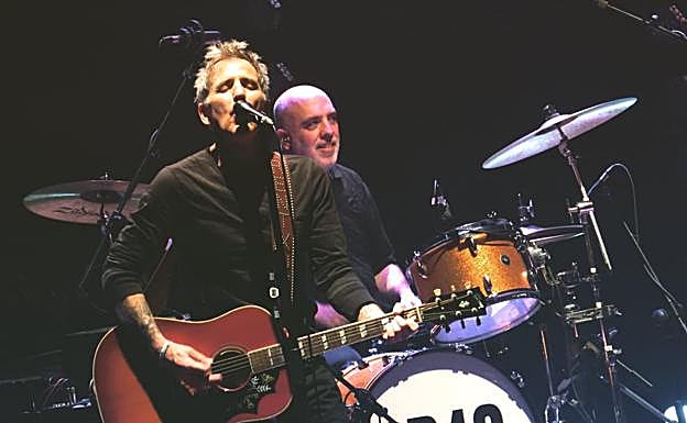 Erentxun y el baterista Telletxea.