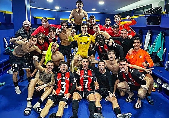 Los jugadores festejaron con euforia su victoria en El Toralín.