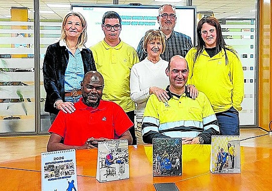Alberto y su madre, Naiara, José y Amath, saldrán en el calendario.