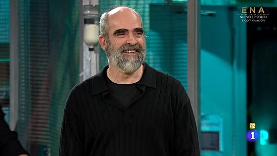 Luis Tosar acepta el extraño reto de Broncano para desmontar una clásica riña de madres: «Nos han mentido»