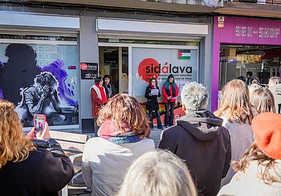 En la presentación del mural 'Estigma' se ha leído un poema escrito por una paciente de VIH.