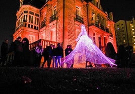 Una instalación lumínica de la edición anterior de Umbra Light en Vitoria.