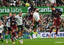 Villalibre acabó saltando más que nadie para ejercer de verdugo de un Eibar al que le marcó su séptimo gol.