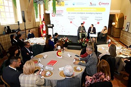 Los empresarios hicieron de ponentes en el Encuentro Empresarial de la Cámara.