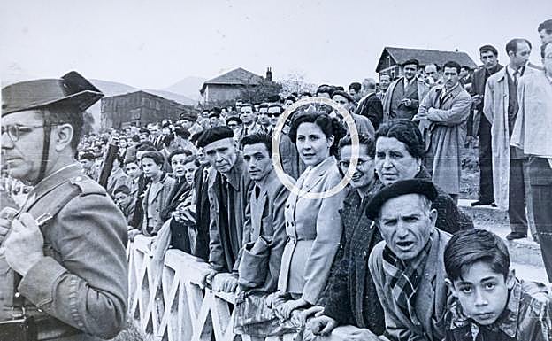 Elisa Lavilla, en el centro de la imagen.