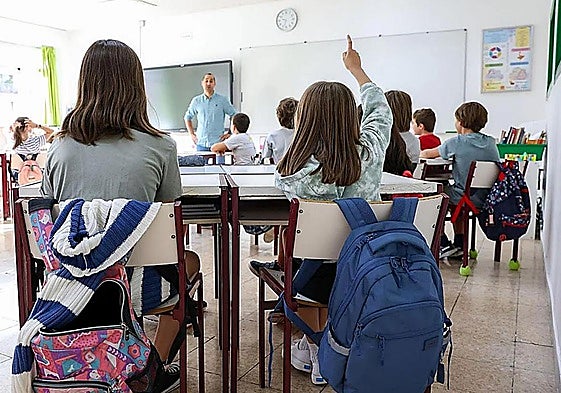 Diferencias de hasta 680 euros en los sueldos de los profesores en España