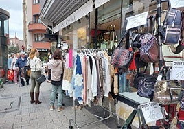 Imagen de archivo de uno de los comercios de la localidad.