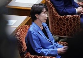 La primera gran crisis de Sanae Takaichi