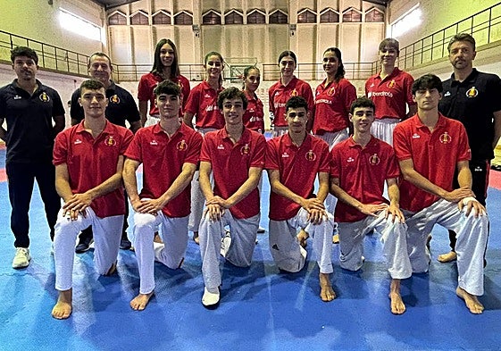 Los seleccionados, con Mikel (el primero, por la derecha).