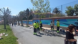 Un grupo de personas desempleadas participa en un programa anterior de formación y trabajo en la Atalaya de Bermeo.