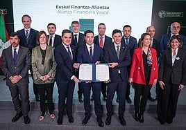 El lehendakari Imanol Pradales en la firma de la Alianza Financiera Vasca el pasado mes de marzo