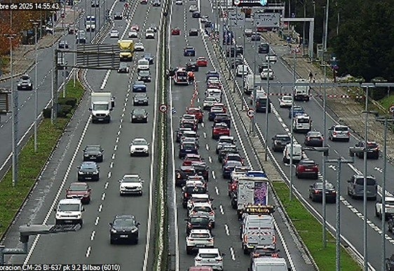Se solucionan las retenciones en La Avanzada tras una colisión entre dos coches