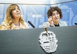 La viceconsejera de Trabajo y Seguridad Social, Elena Pérez Barredo (derecha), y la subdirectora de Inspección de Trabajo de Euskadi, Iciar González.