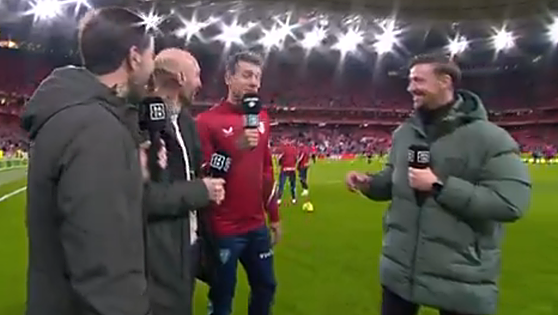La divertida reacción de Vesga cuando termina una entrevista previa al partido: «Con estos c...»