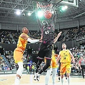 Sylla machaca el aro del Gran Canaria la pasada campaña.