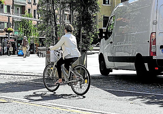 La bicicleta se usa cada vez más como medio de transporte urbano diario en Getxo.