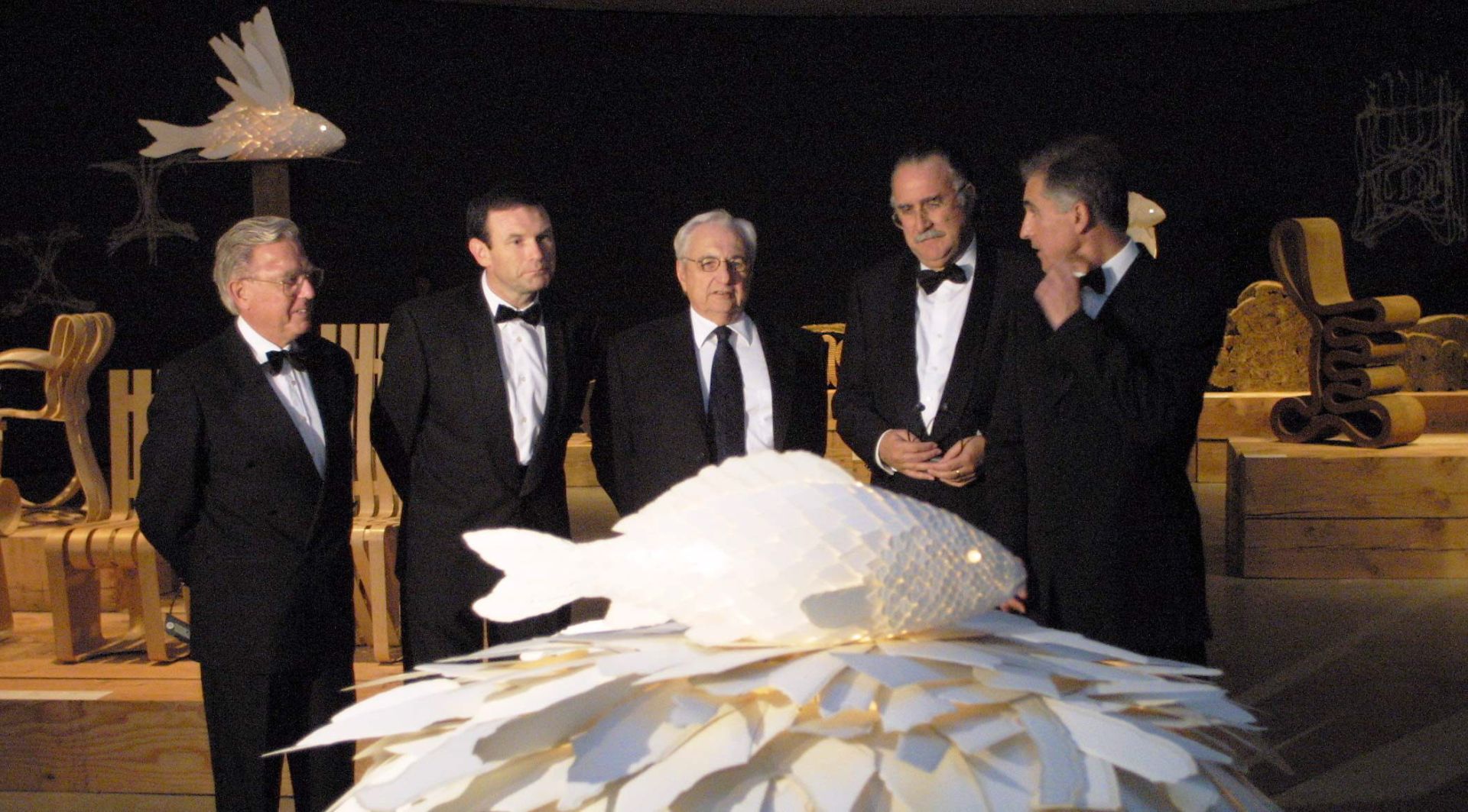 Josu Bergara , Juan Jose Ibarretxe , Frank Gehry , Iñaki Azkuna y Juan Ignacio Vidarte en el Museo Guggenheim en el Homeje a Gehry (2001)