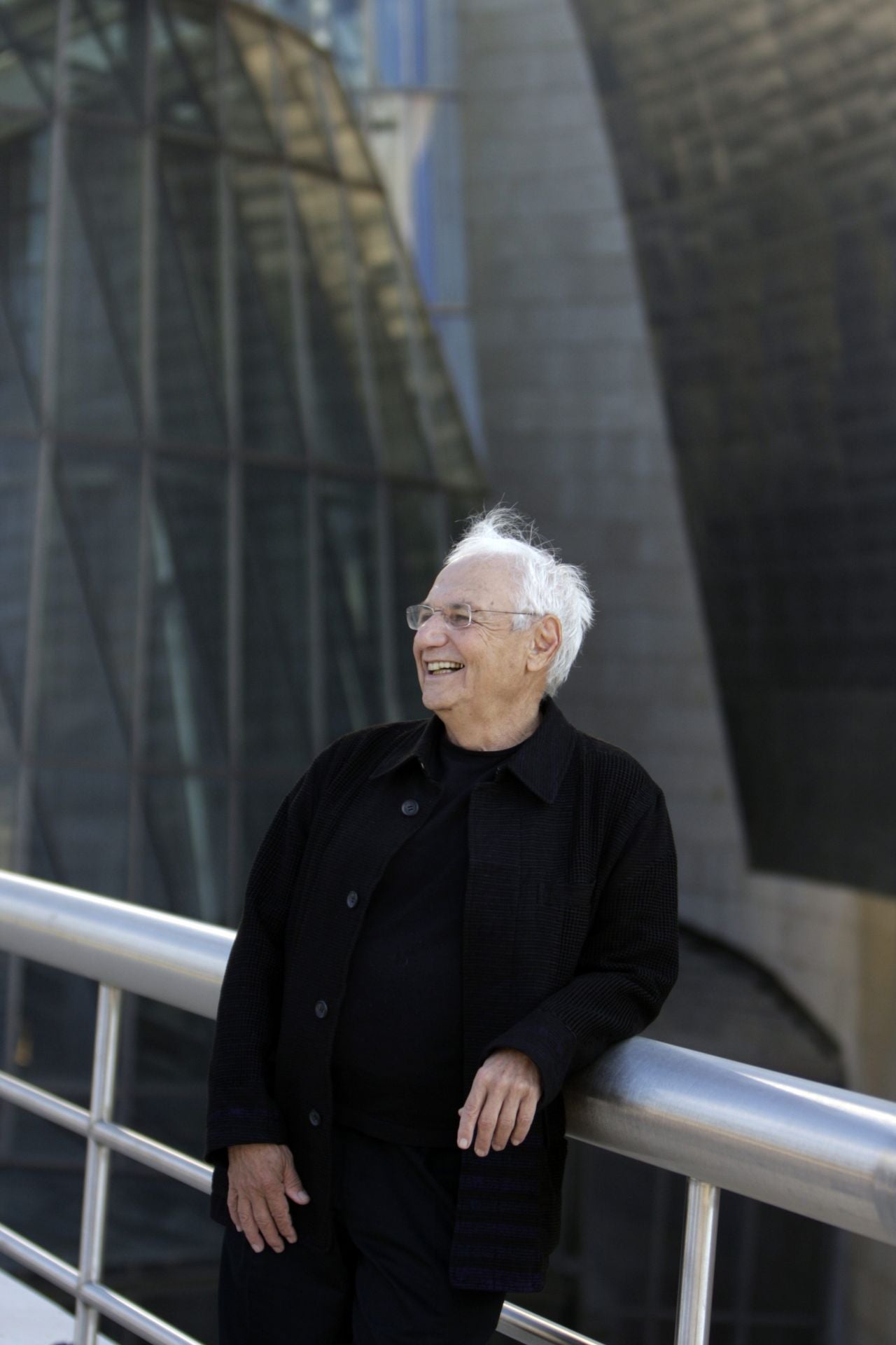 Ante una de sus obras mas famosos, el Museo Guggenheim Bilbao (2007)