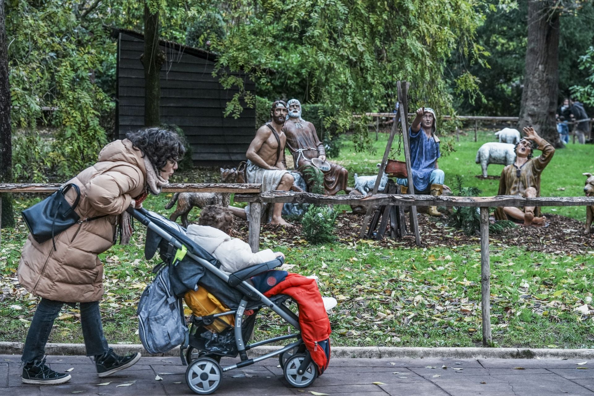 La inauguración del Belén de La Florida, la casa de Olentzero y Mari Domingui y el Mercado de Navidad de Vitoria, en imágenes