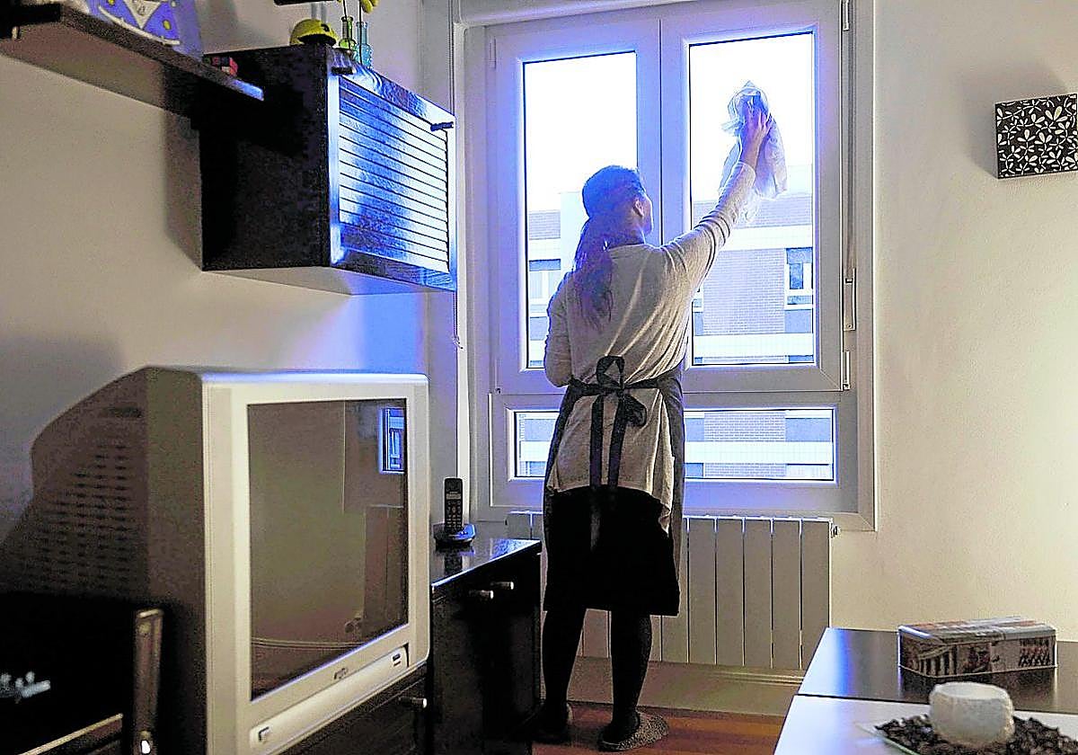 La mujer se dedicó a la crianza de sus hijos y al hogar al casarse.