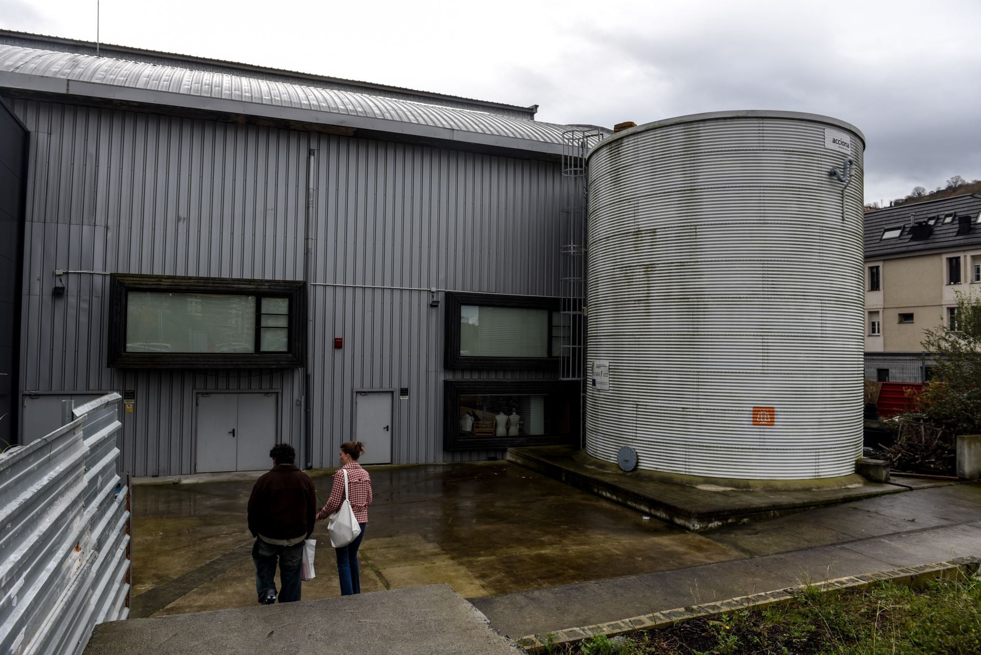 El depósito de aguas tras la escuela de diseño que será objeto de la intervención.