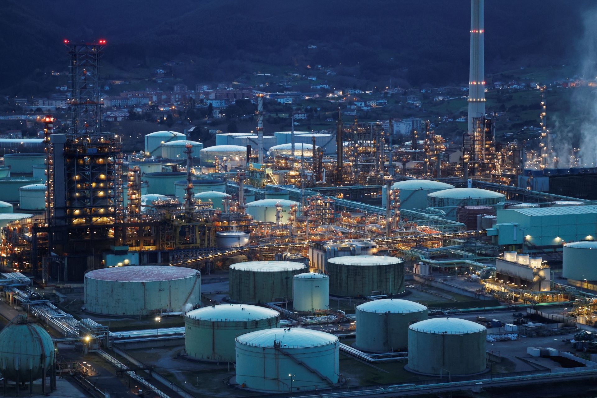 Las grandes inversiones llegaron con empresas Petronor y la planta de Mercedes en Vitoria.