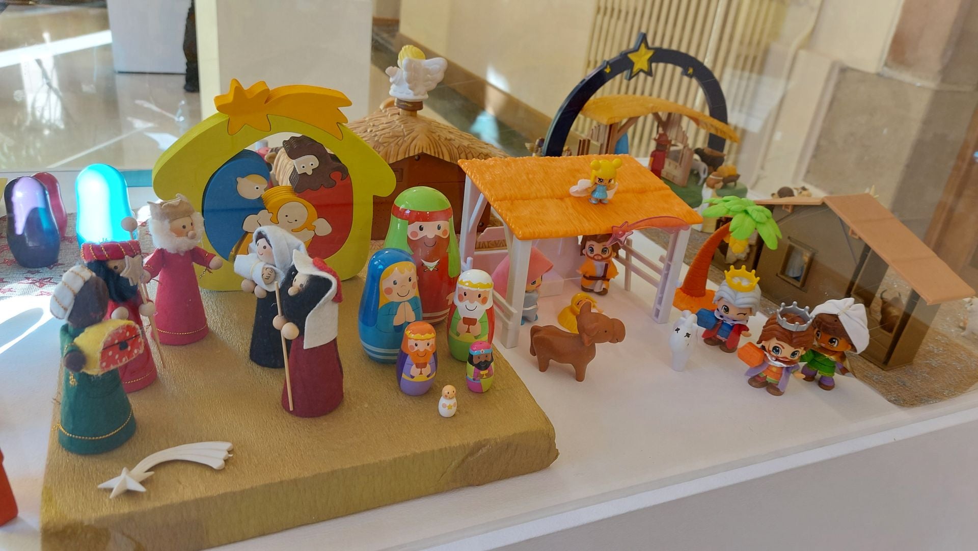 Cientos de belenes en miniatura