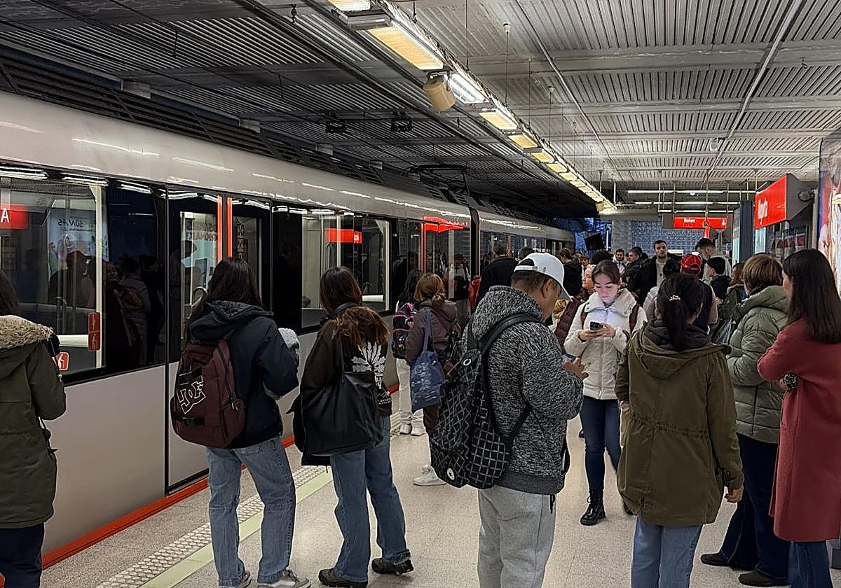 Imagen de la estación del metro en Algorta este viernes.