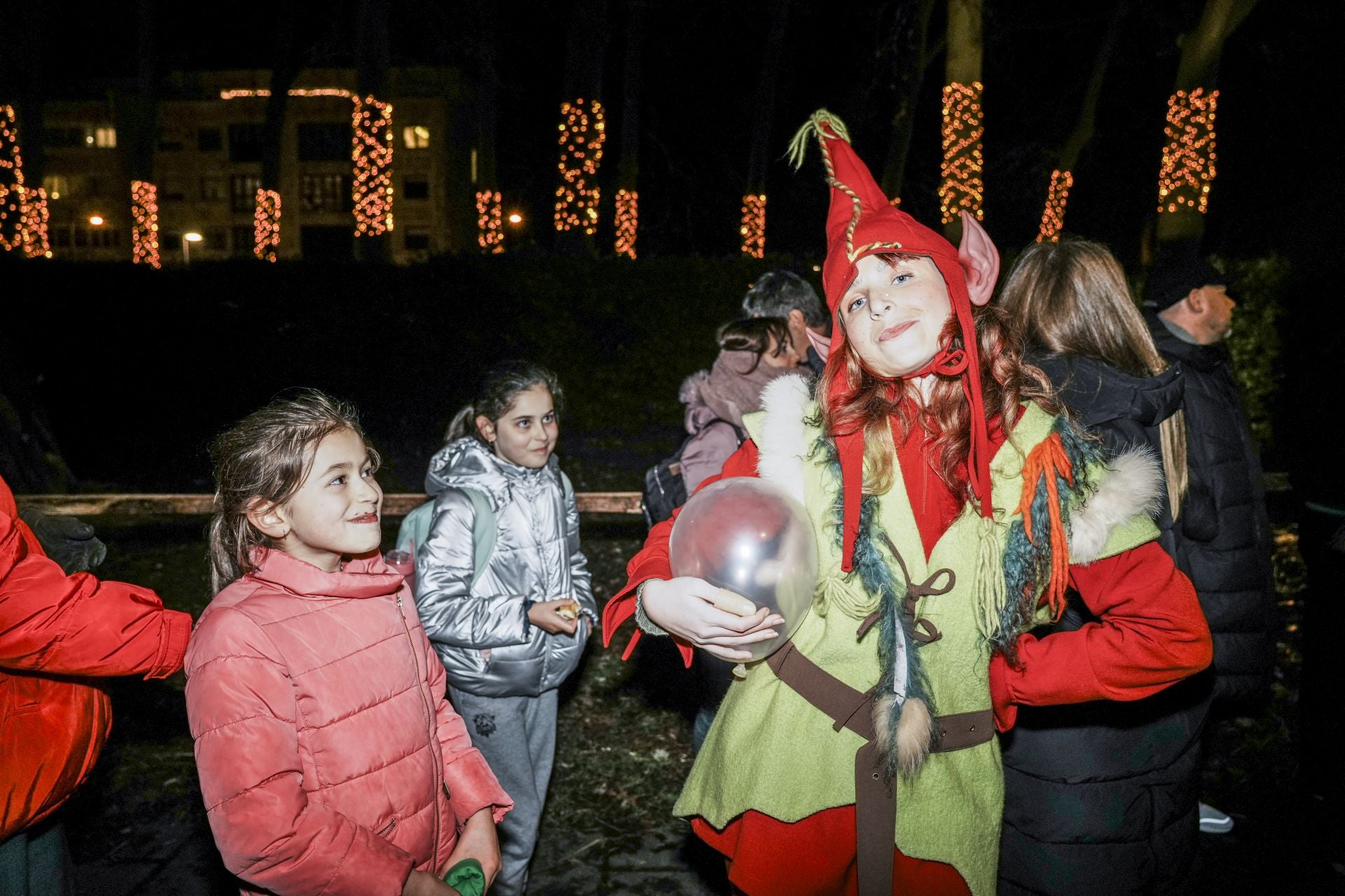 La inauguración del Belén de La Florida, la casa de Olentzero y Mari Domingui y el Mercado de Navidad de Vitoria, en imágenes