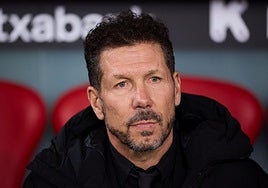 El enfado de Simeone porque el tráfico de Bilbao retrasa la llegada del Atlético